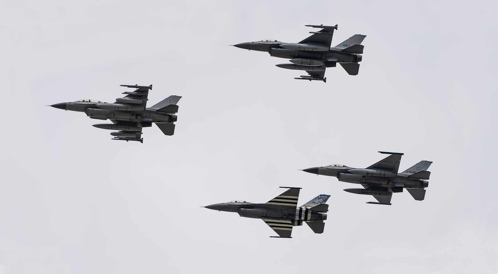 USA uppges tillåta länder att skicka F-16-plan till Ukraina