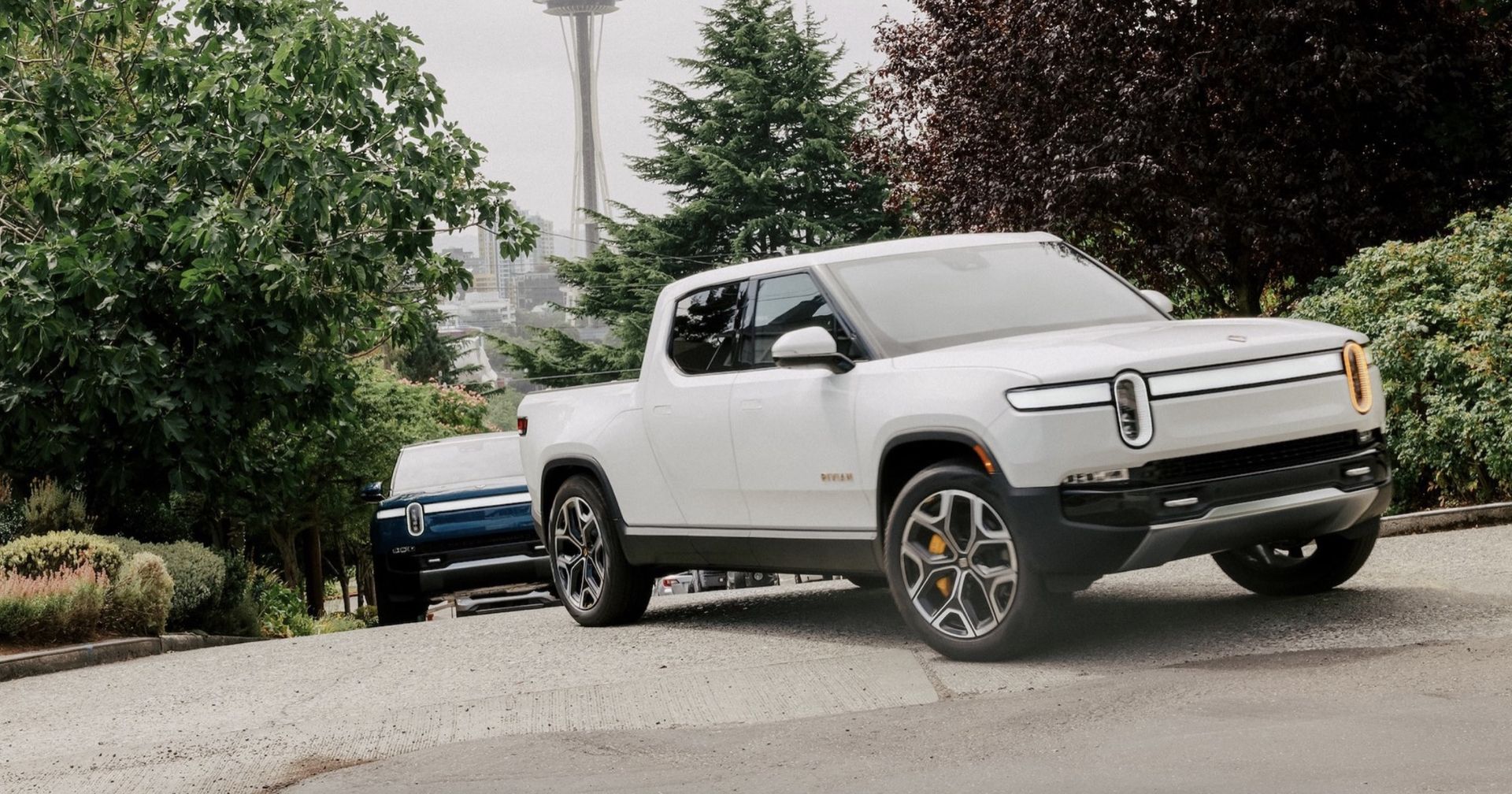 Rivian R1T med dubbla motorer tar sig 66 mil