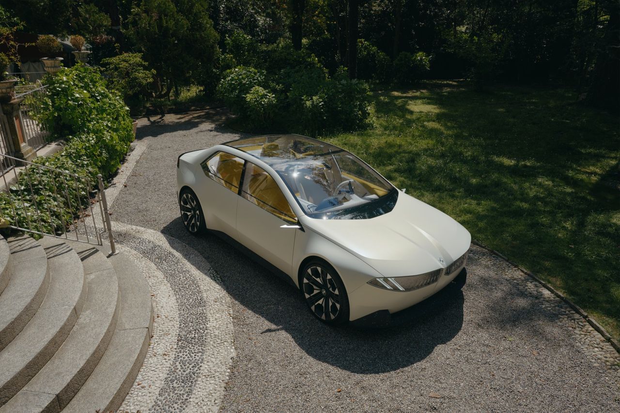 BMW visar mer av framtiden