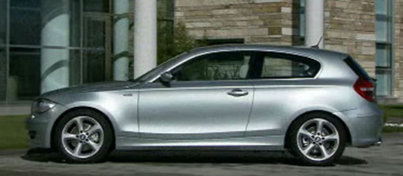 Bilder på tredörrars 1-serie