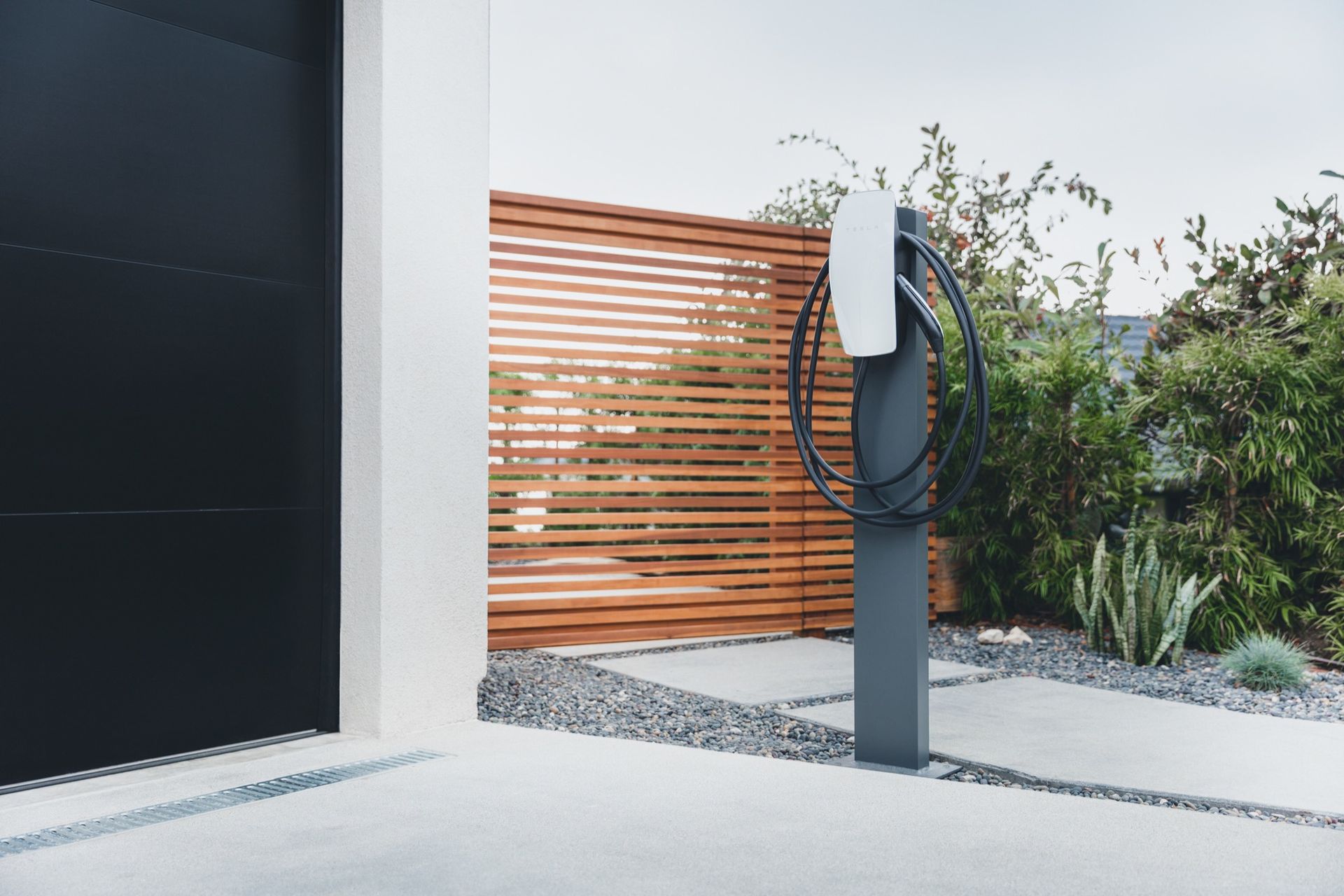 Nu kan du schemalägga laddning i Teslas app