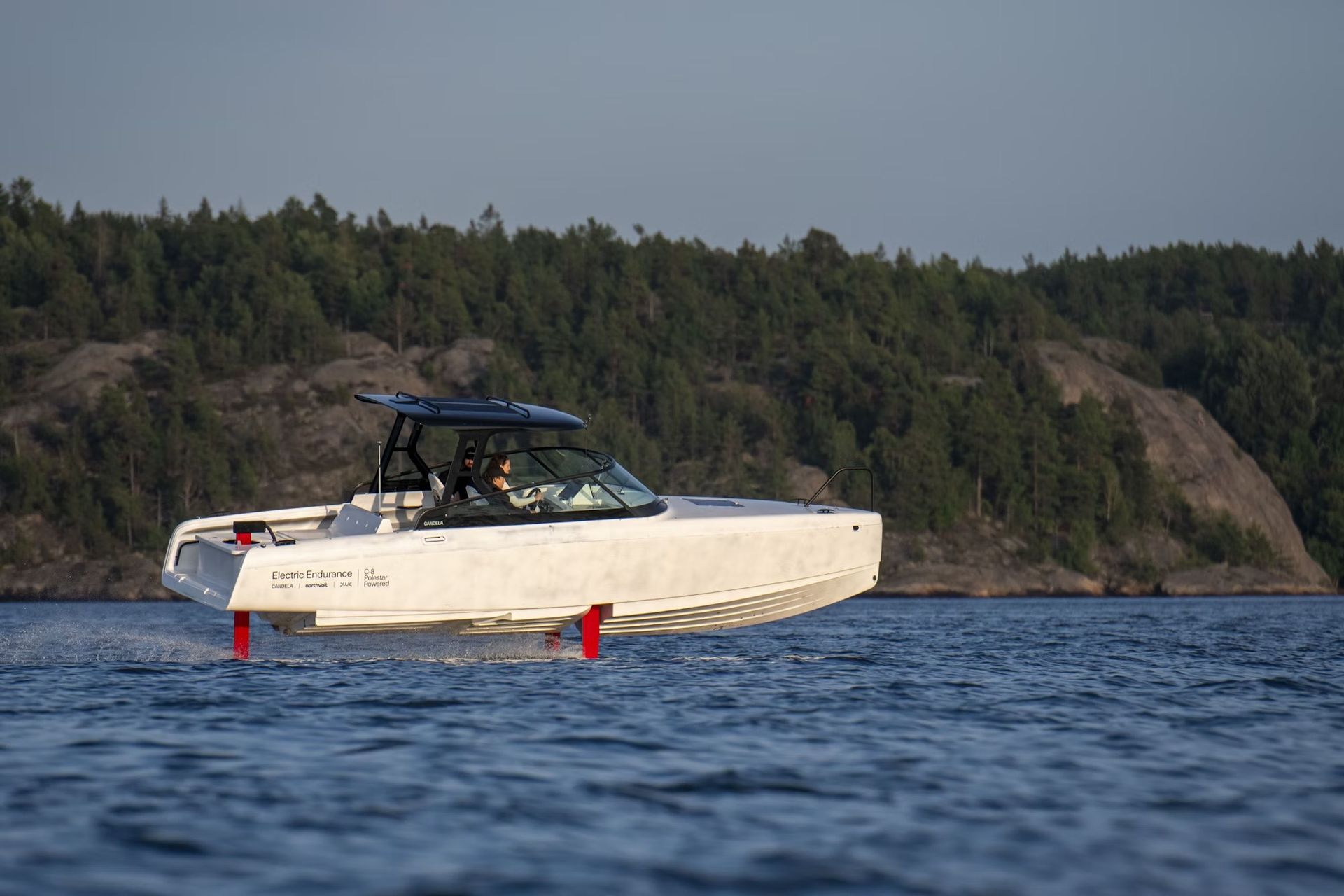 Världsrekord i flest körda sjömil med elektrisk båt på ett dygn 