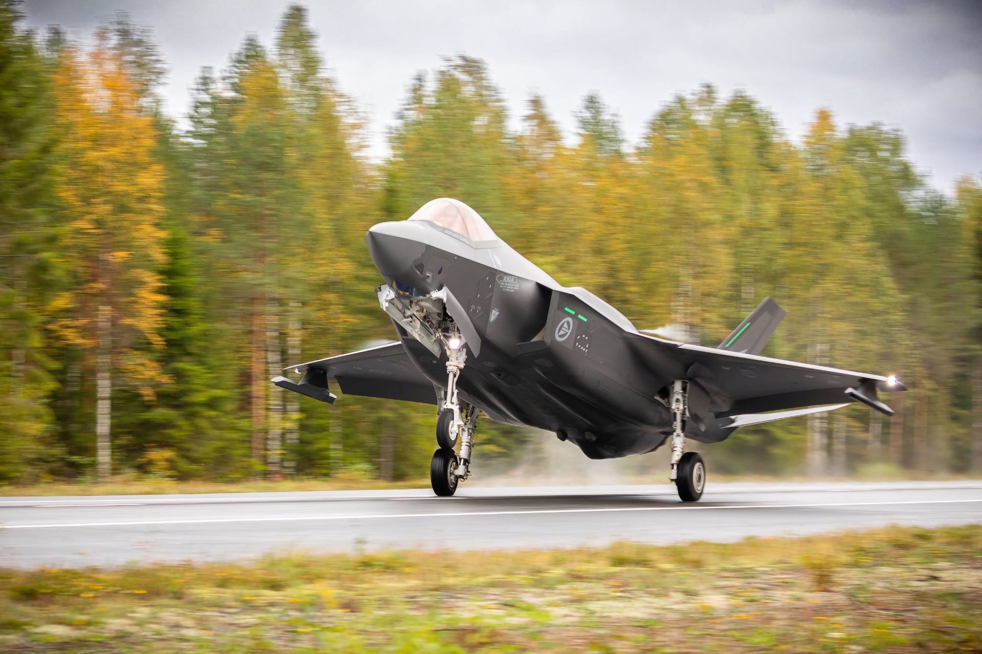 Norska F-35-plan landade på motorväg i Finland