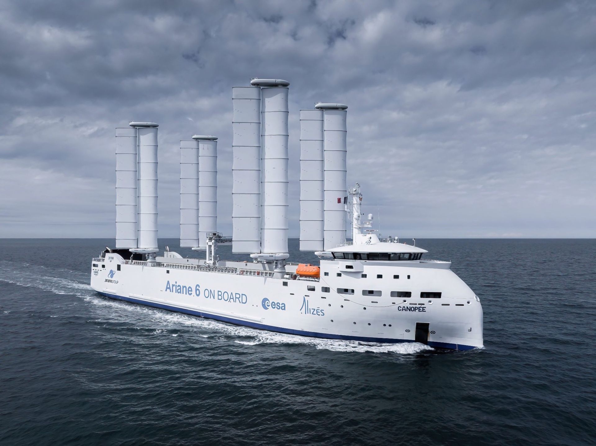 Fartyget Canopée ska frakta raketer över Atlanten