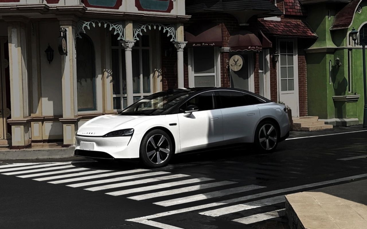 Huaweis elbil ska vara överlägsen Tesla Model S