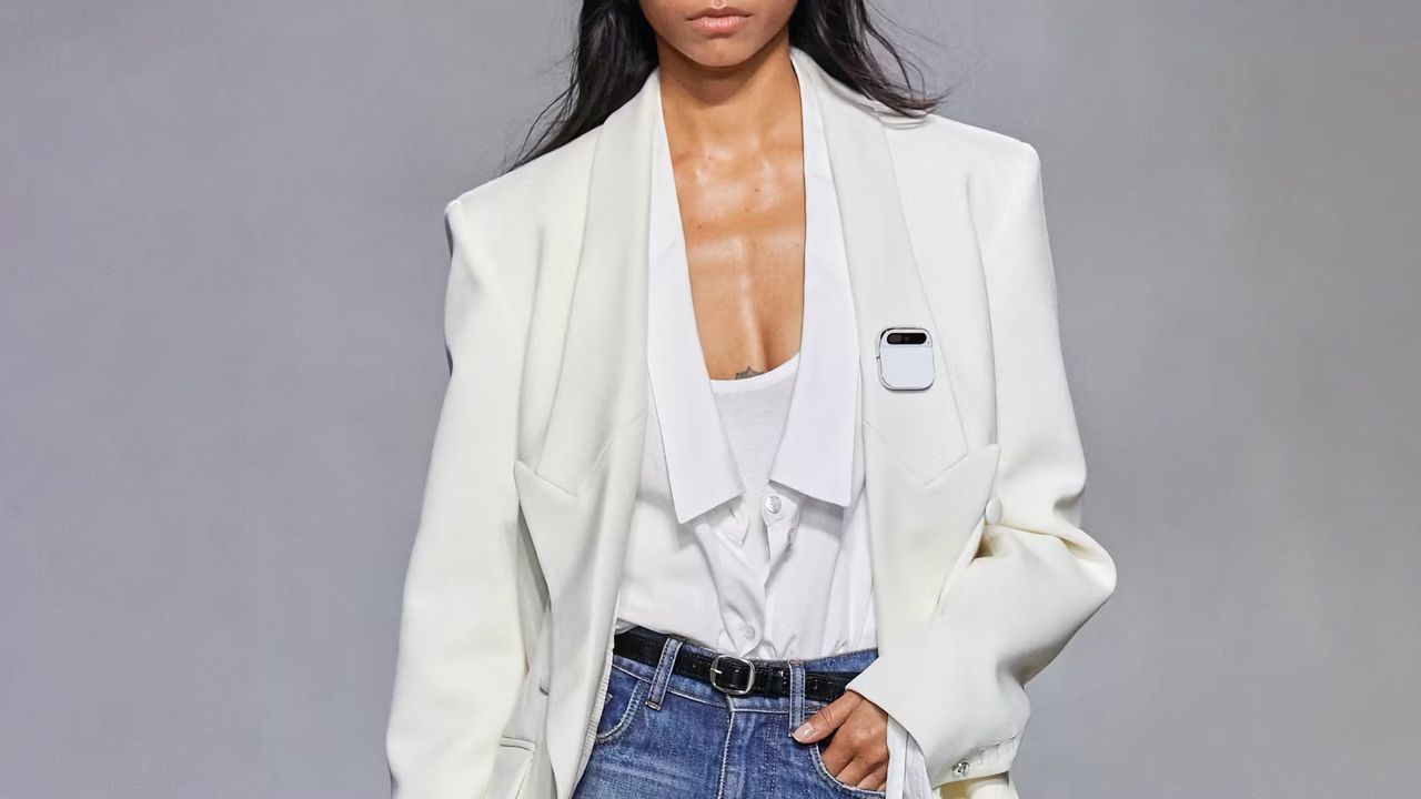 Humane visar upp sin AI-bricka