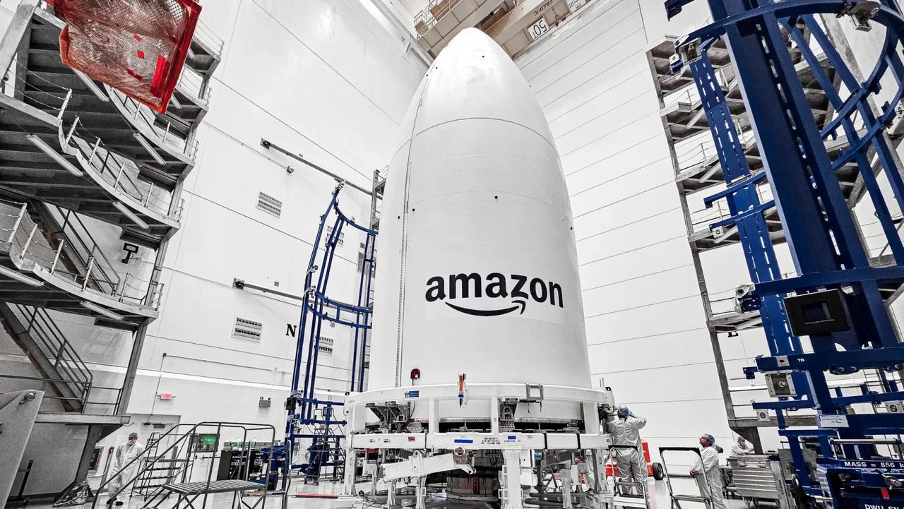 I morgon ska Amazon skicka upp två satelliter