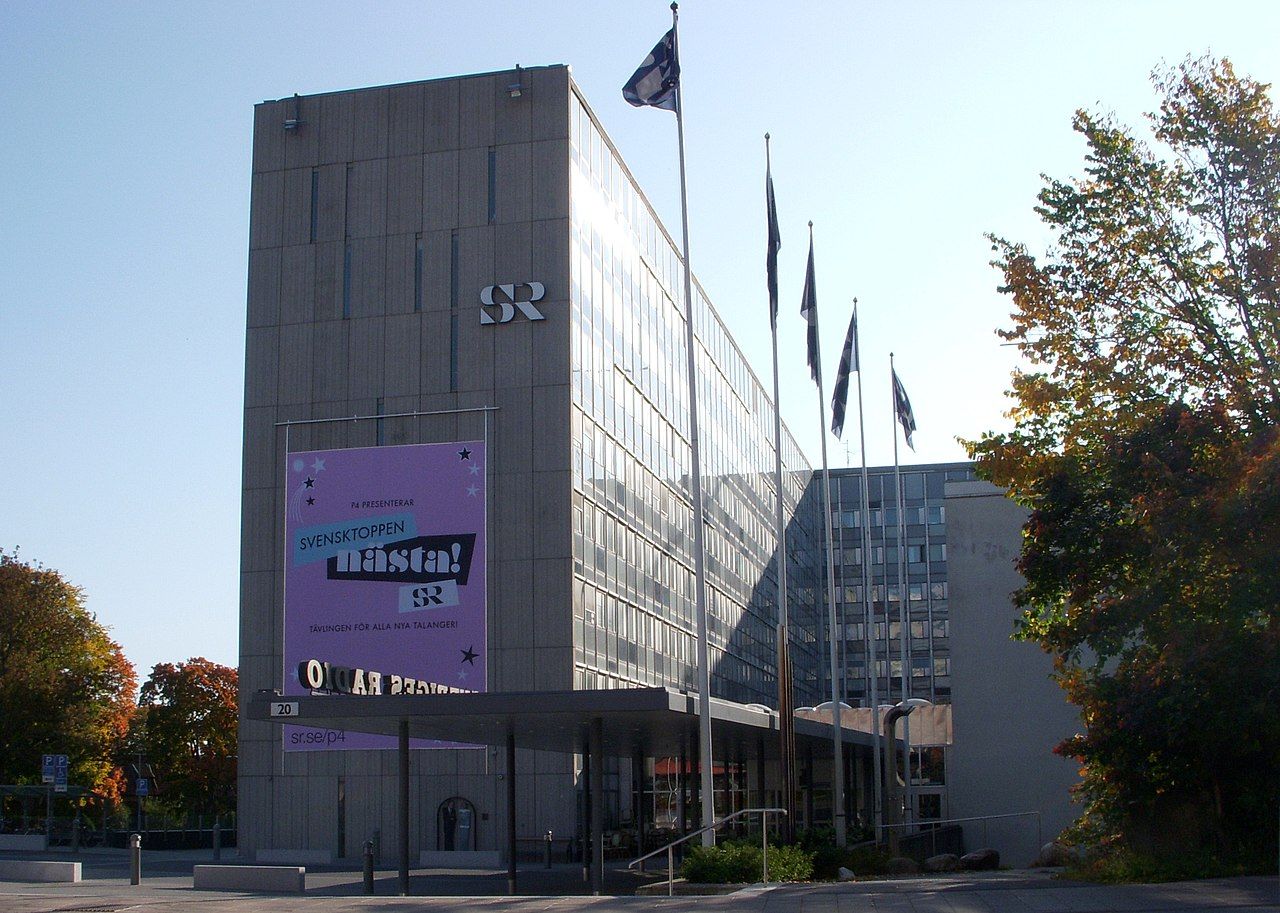 Politiker kickas ut från public service styrelser