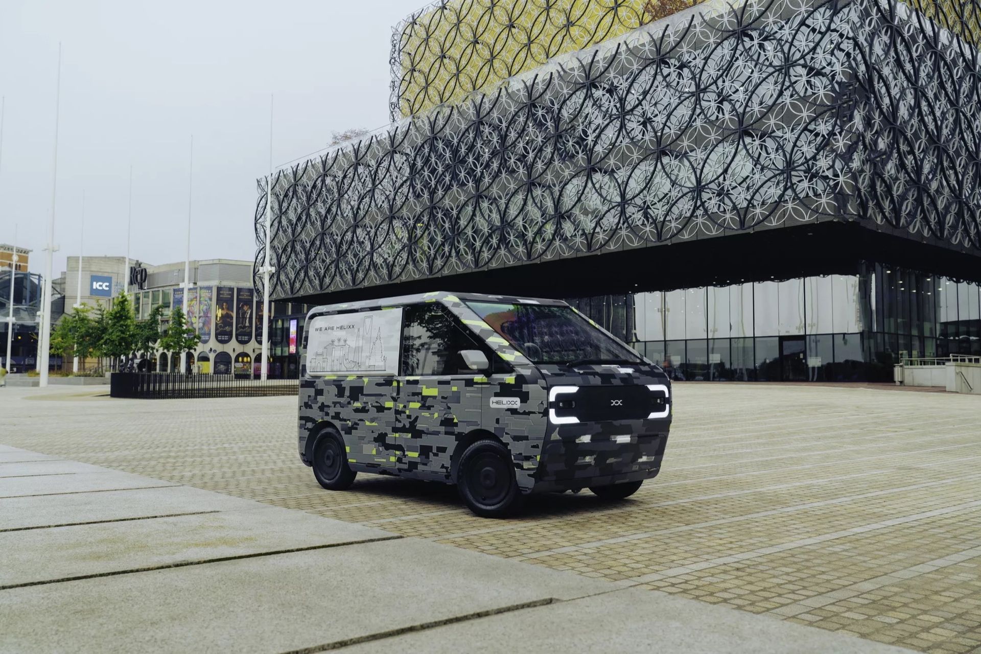 Liten transportbil som man bygger ihop som Lego