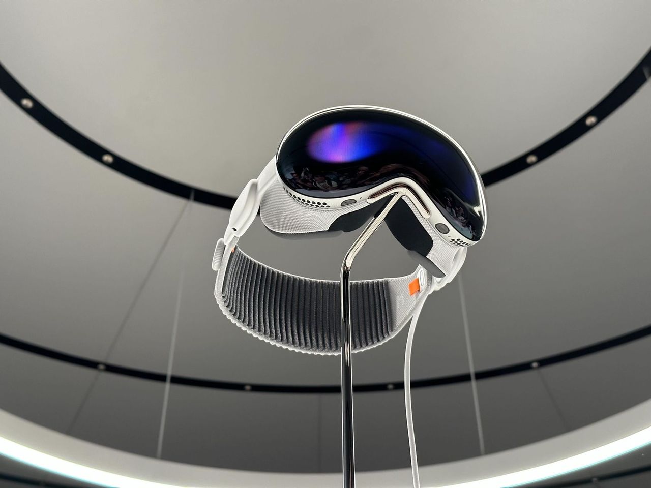 Apple uppges arbeta på ny version av Vision Pro