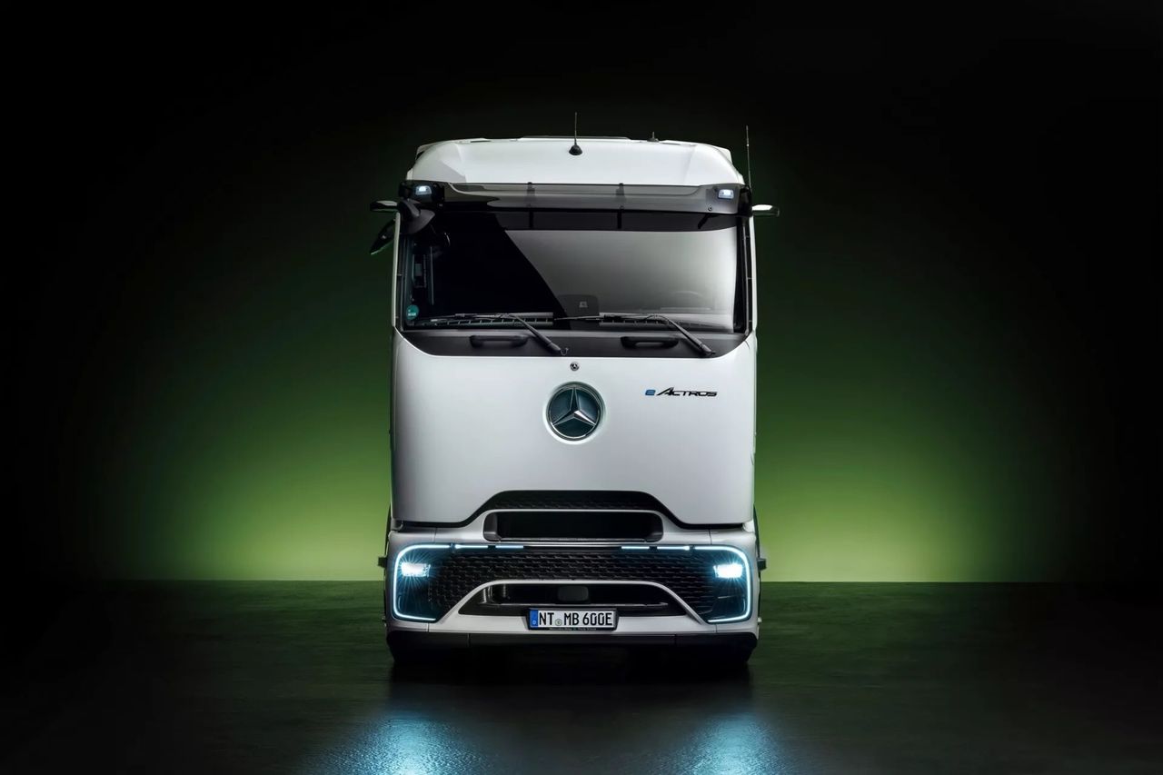 Mercedes rullar ut eldrivna lastbilen eActros 600 EV