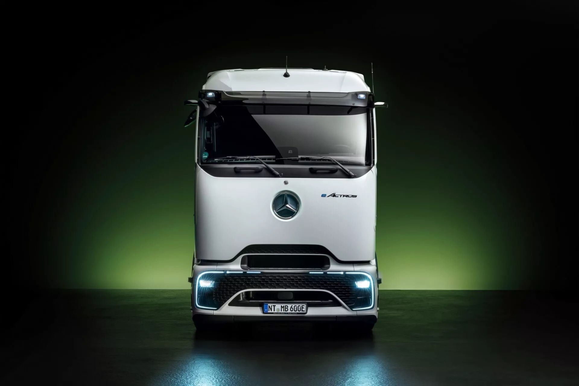 Mercedes rullar ut eldrivna lastbilen eActros 600 EV