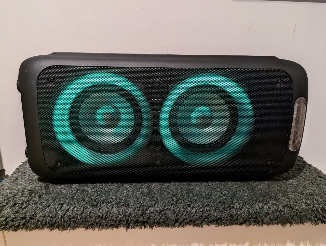 Vi har testat Sharp XParty Street Beat