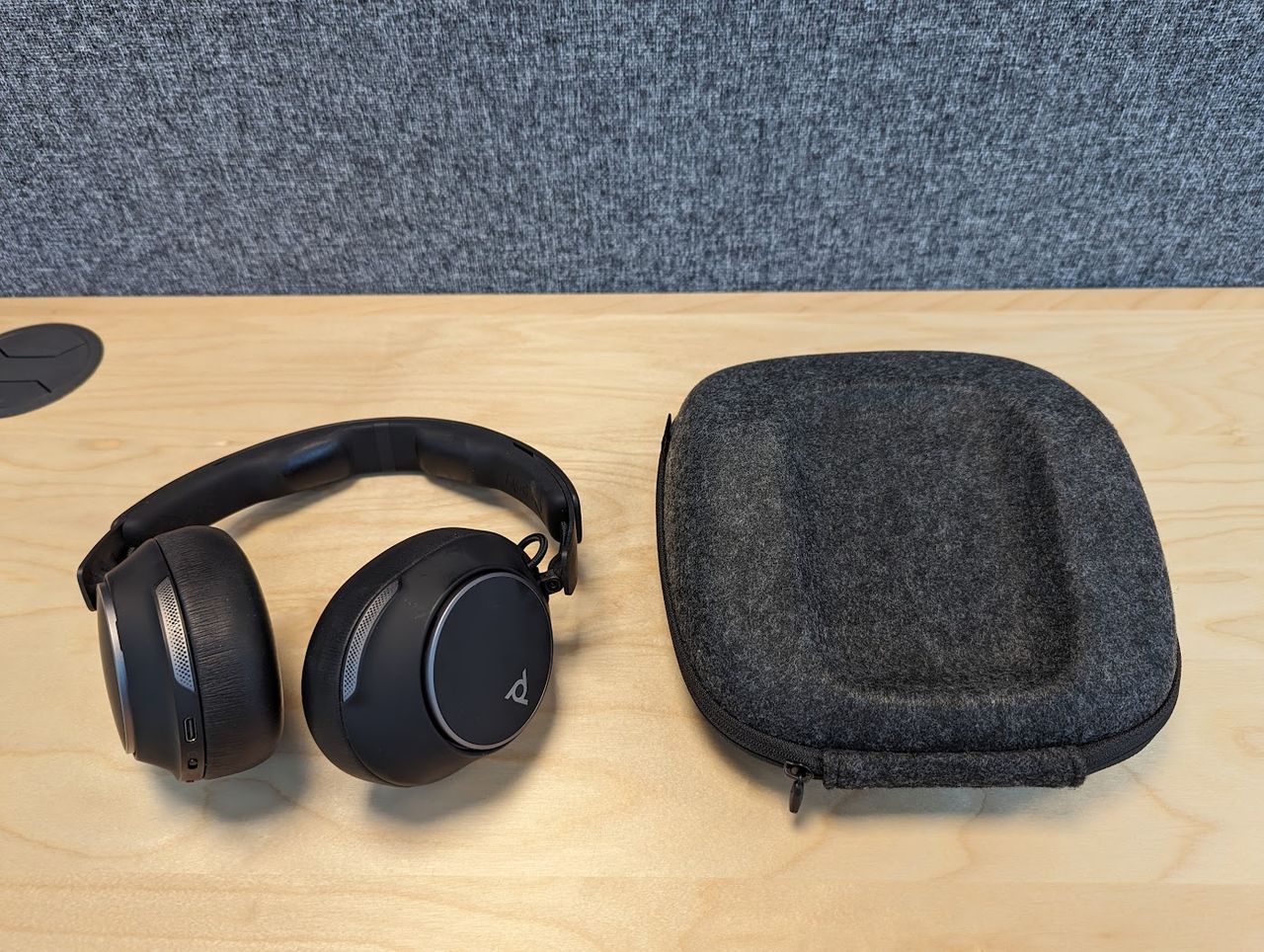 Vi har testat Poly Voyager Surround 80 UC