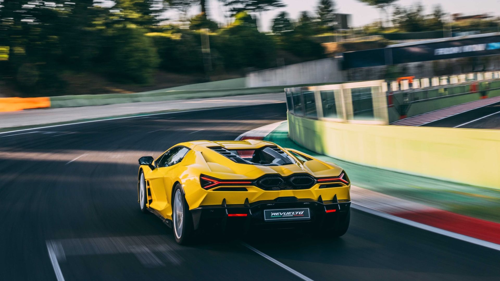 Lamborghini lägger planerna om eldriven superbil på is