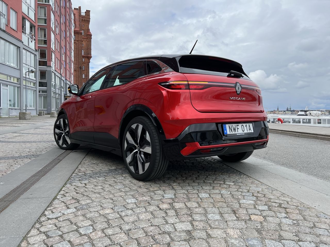 Renault sänker priset på Megane E-Tech