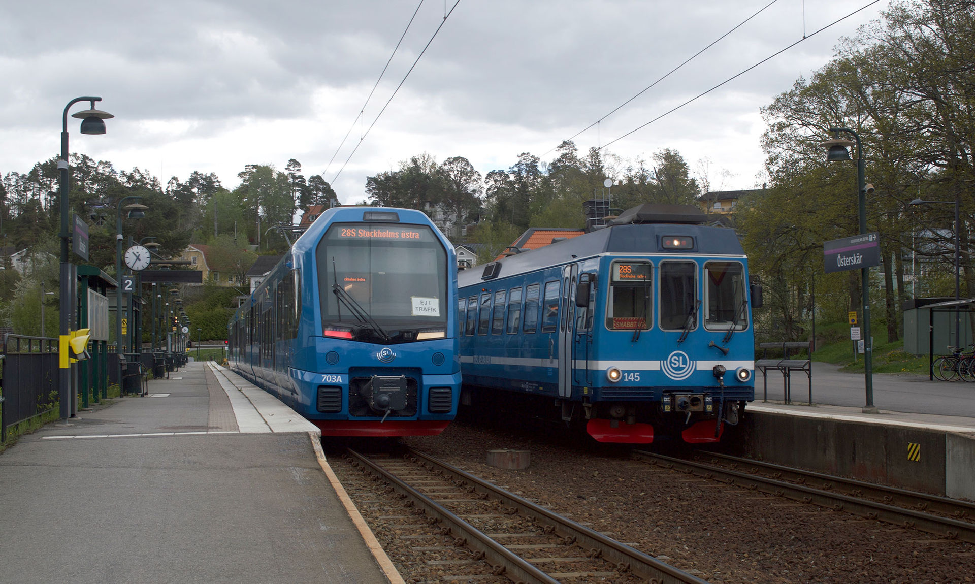 Nu har nya tågen börjat rulla på Roslagsbanan