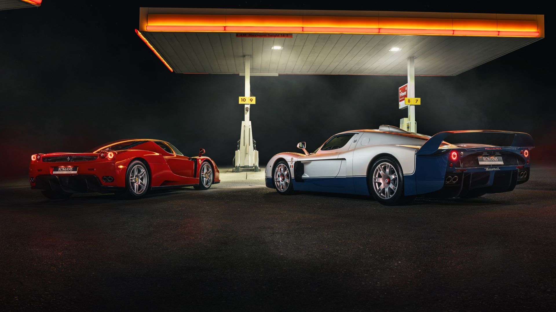 Helt nya Ferrari Enzo och Maserati MC12 till salu