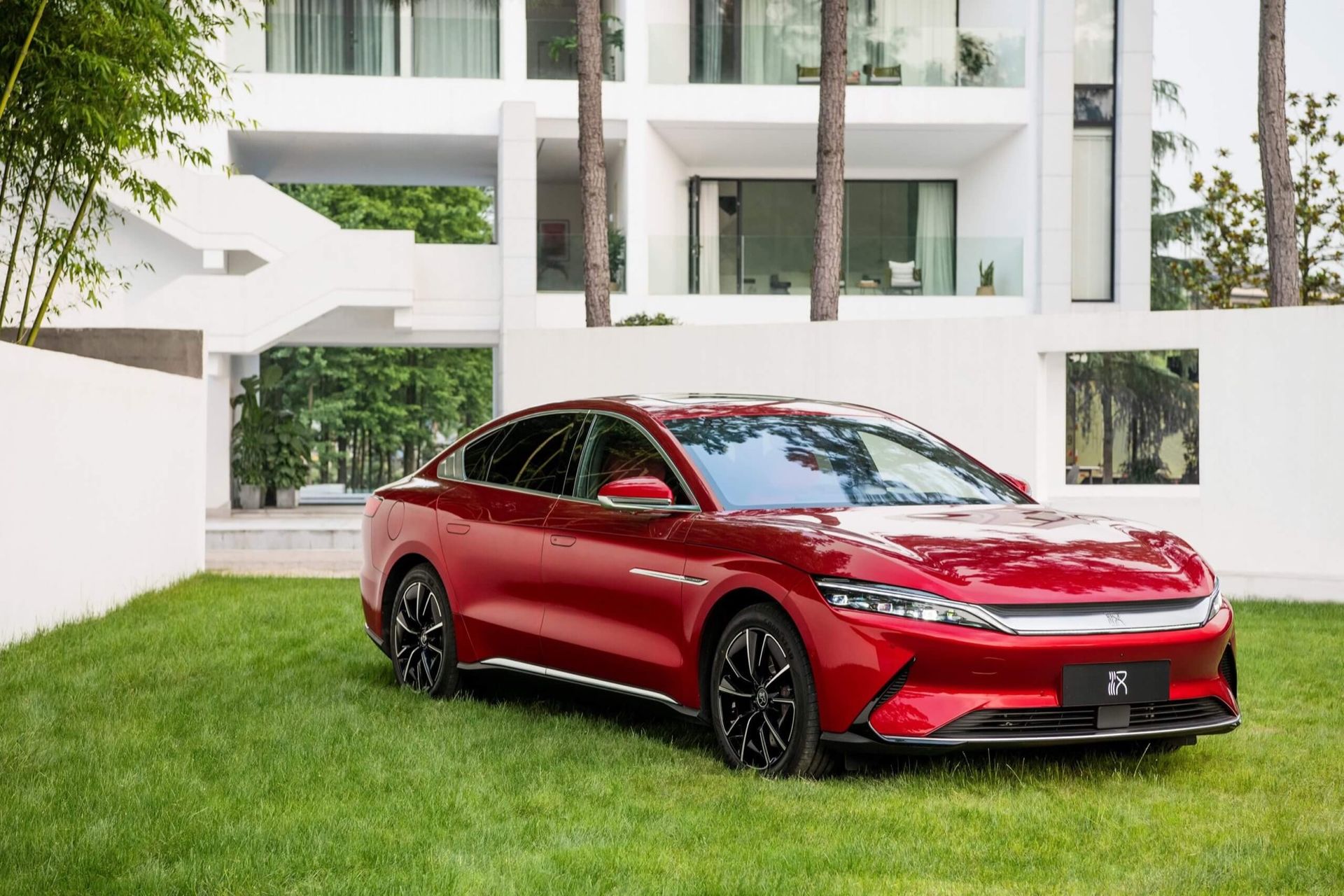 BYD närmar sig Tesla med stormsteg