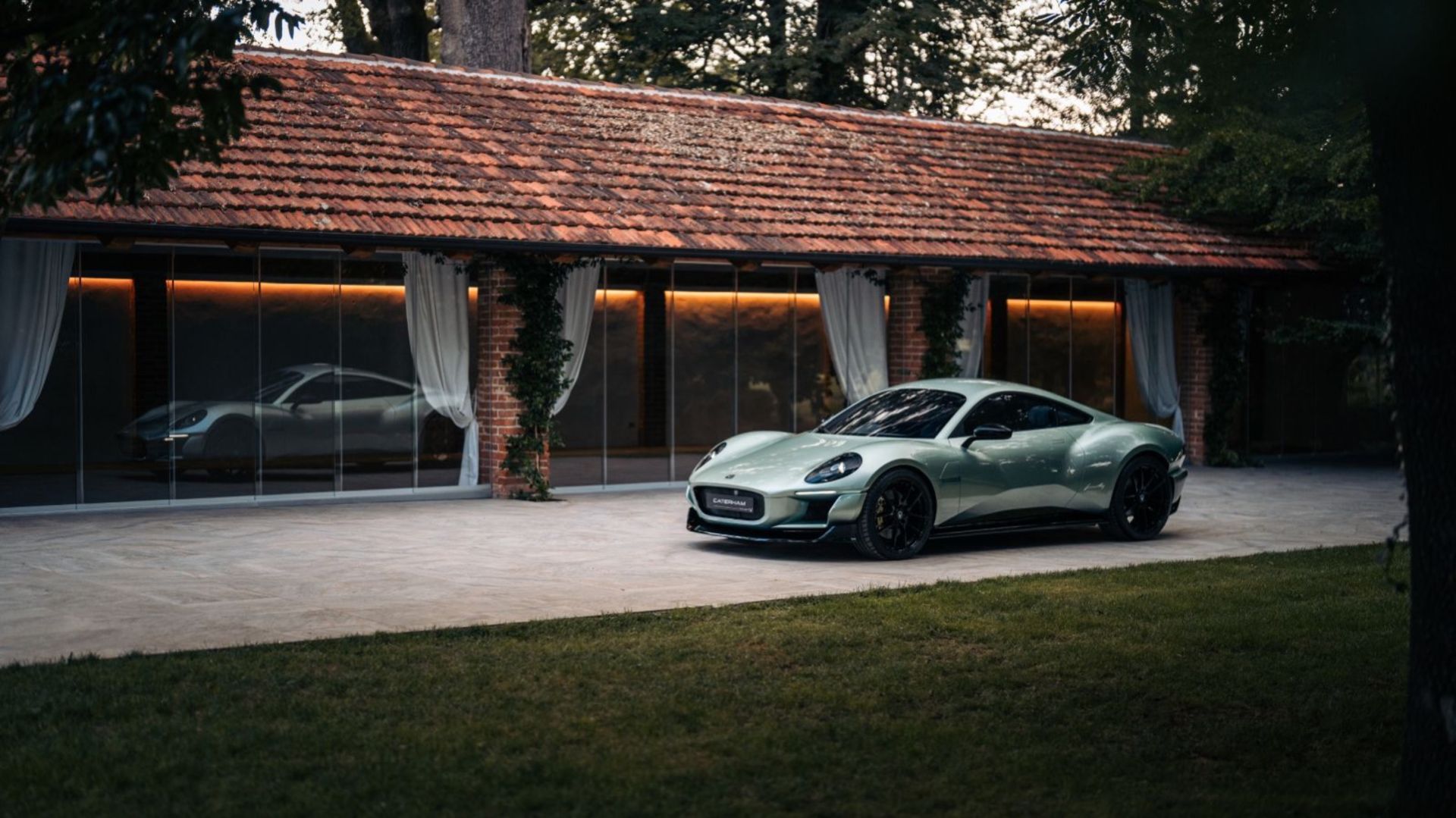 Harry Metcalfe spanar in Caterham Project V