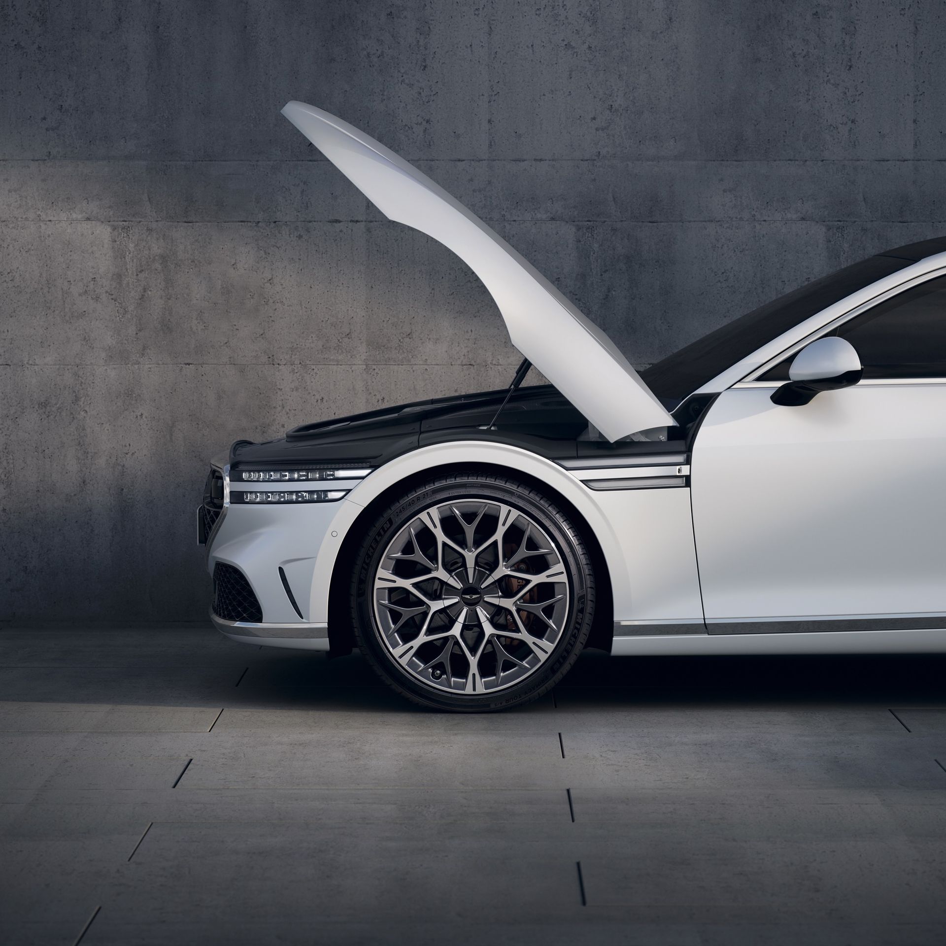 Genesis G90 har världens just nu största huv