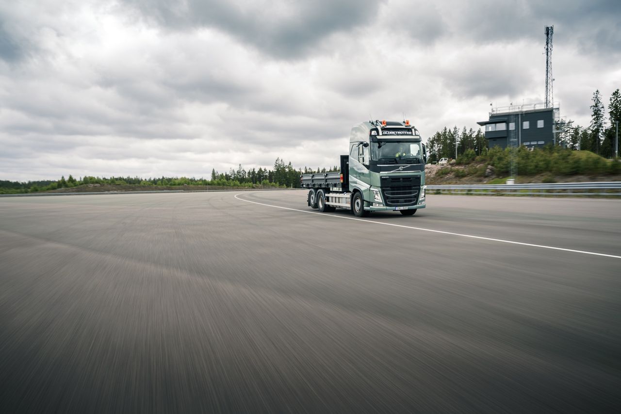 Självkörande transportfordon kommer att testas på E4 och E18