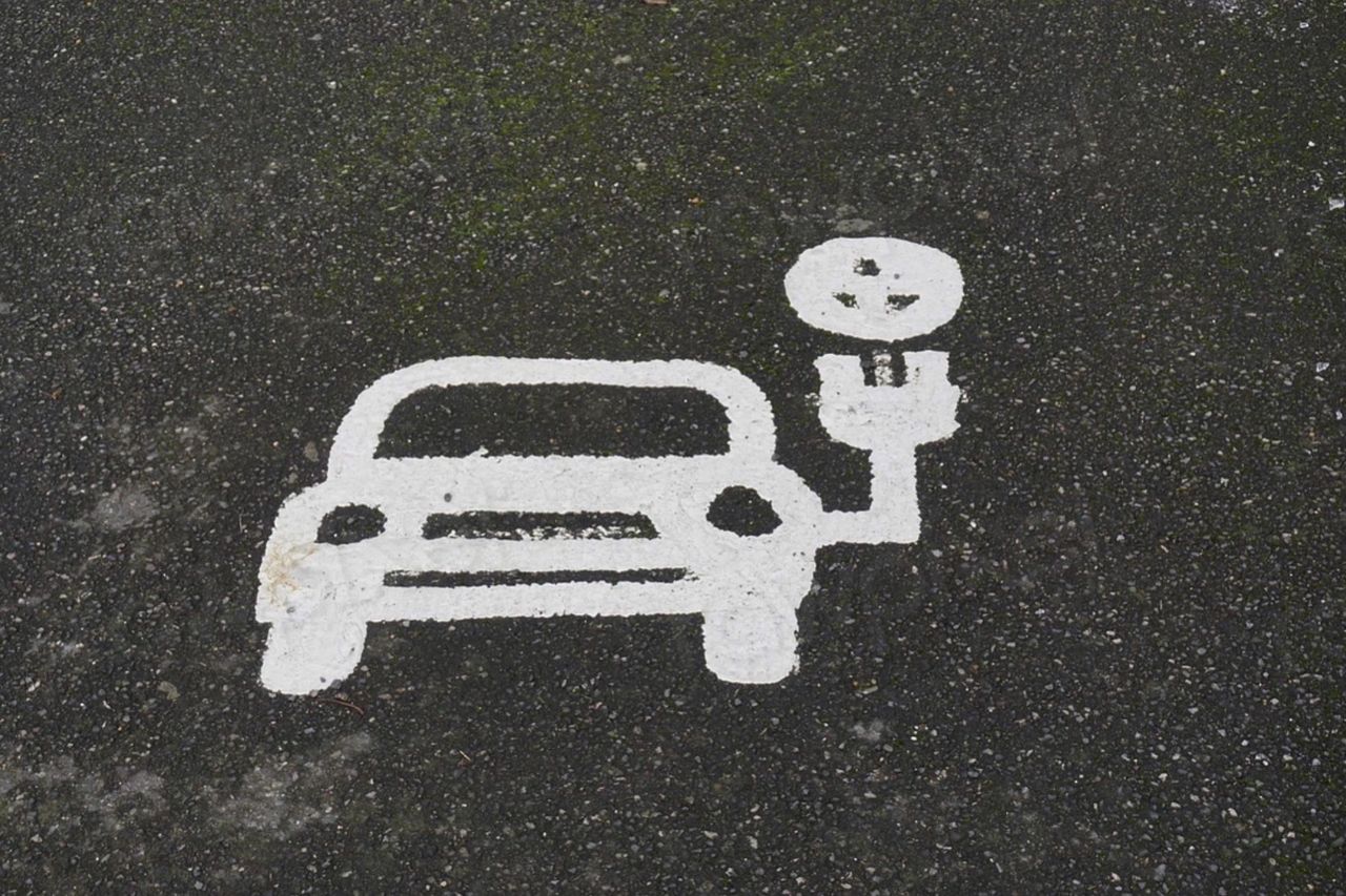 Begagnade elbilar sjunker i pris