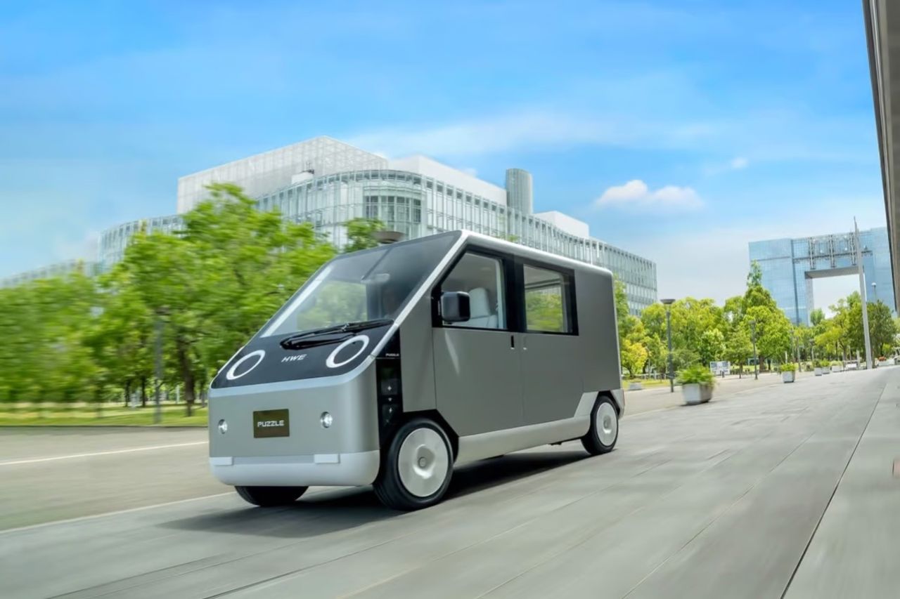 Gullig solcellsbil från Japan lanseras 2025