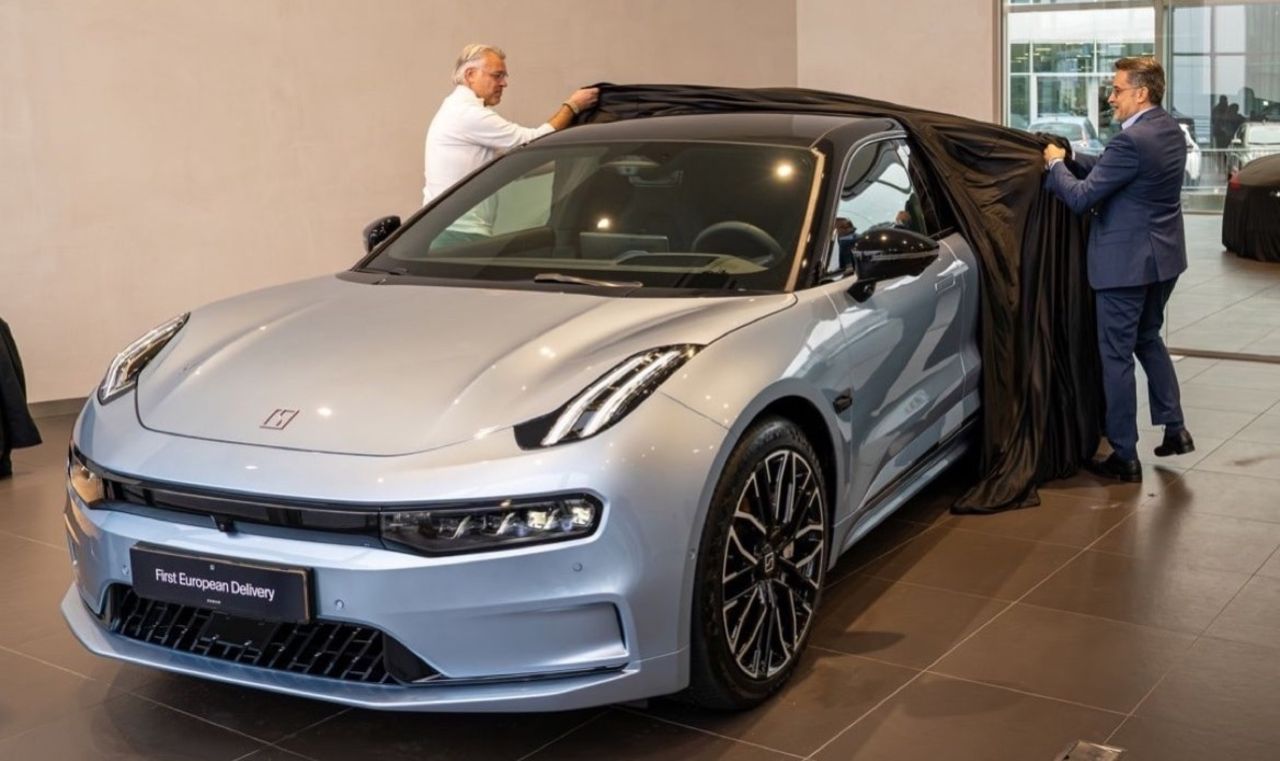 Första Zeekr-kunden i Europa har fått sin bil