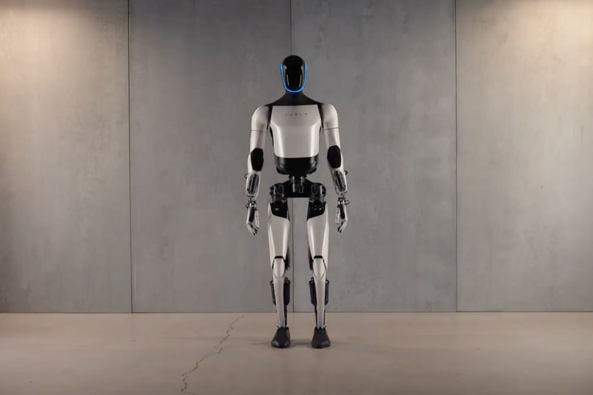 Tesla visar upp ny version av Optimus. Humanoida roboten har blivit lite mer avancerad. Feber