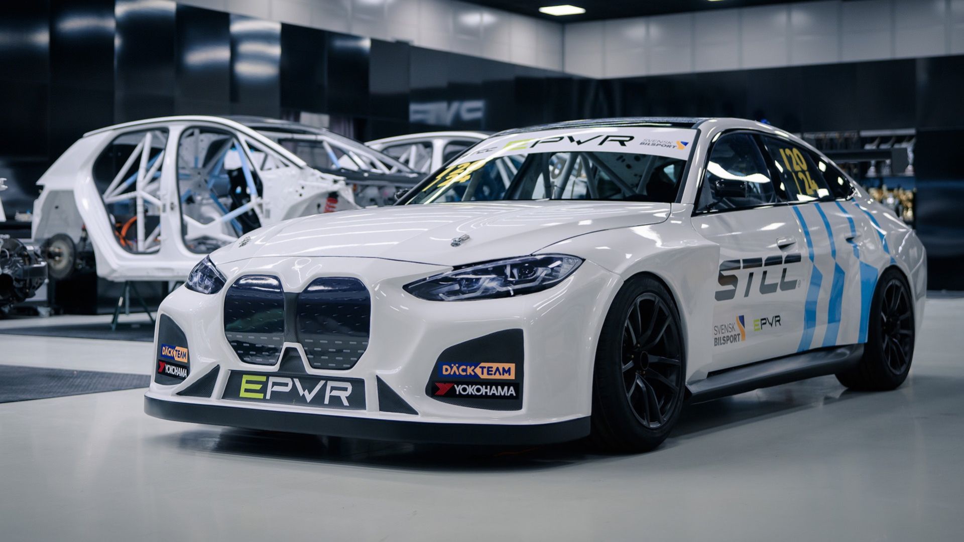 Här är BMW i4 som kommer tävla i STCC 2024
