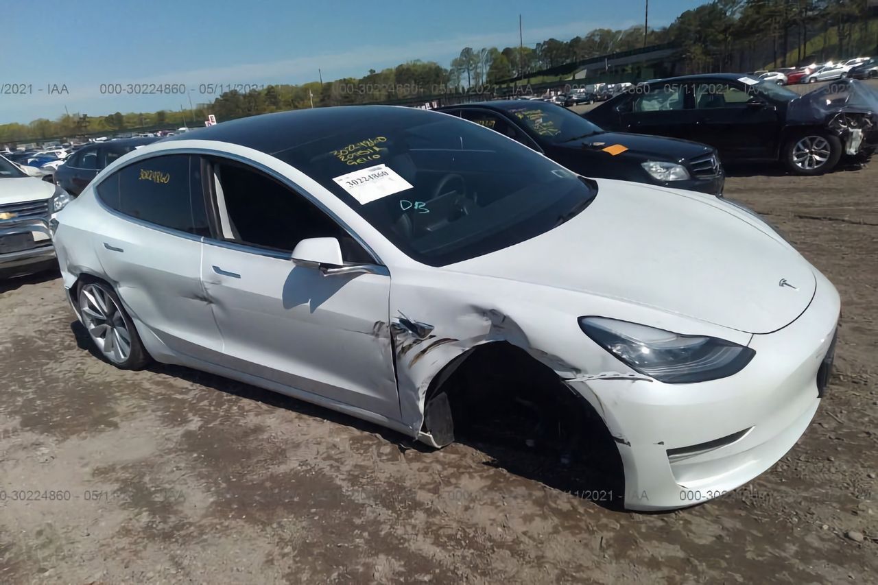 Tesla skyllde på kunder när deras bilar gick sönder