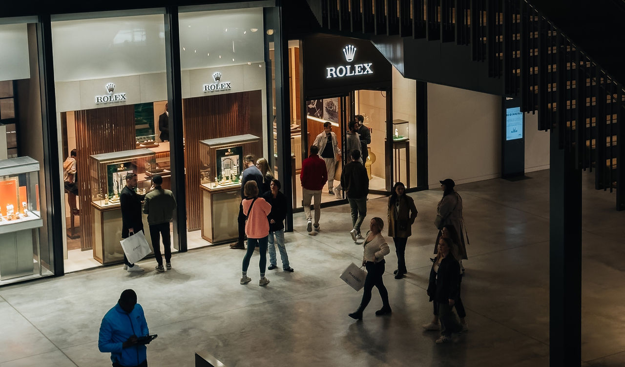 Rolex får betala en miljard i böter