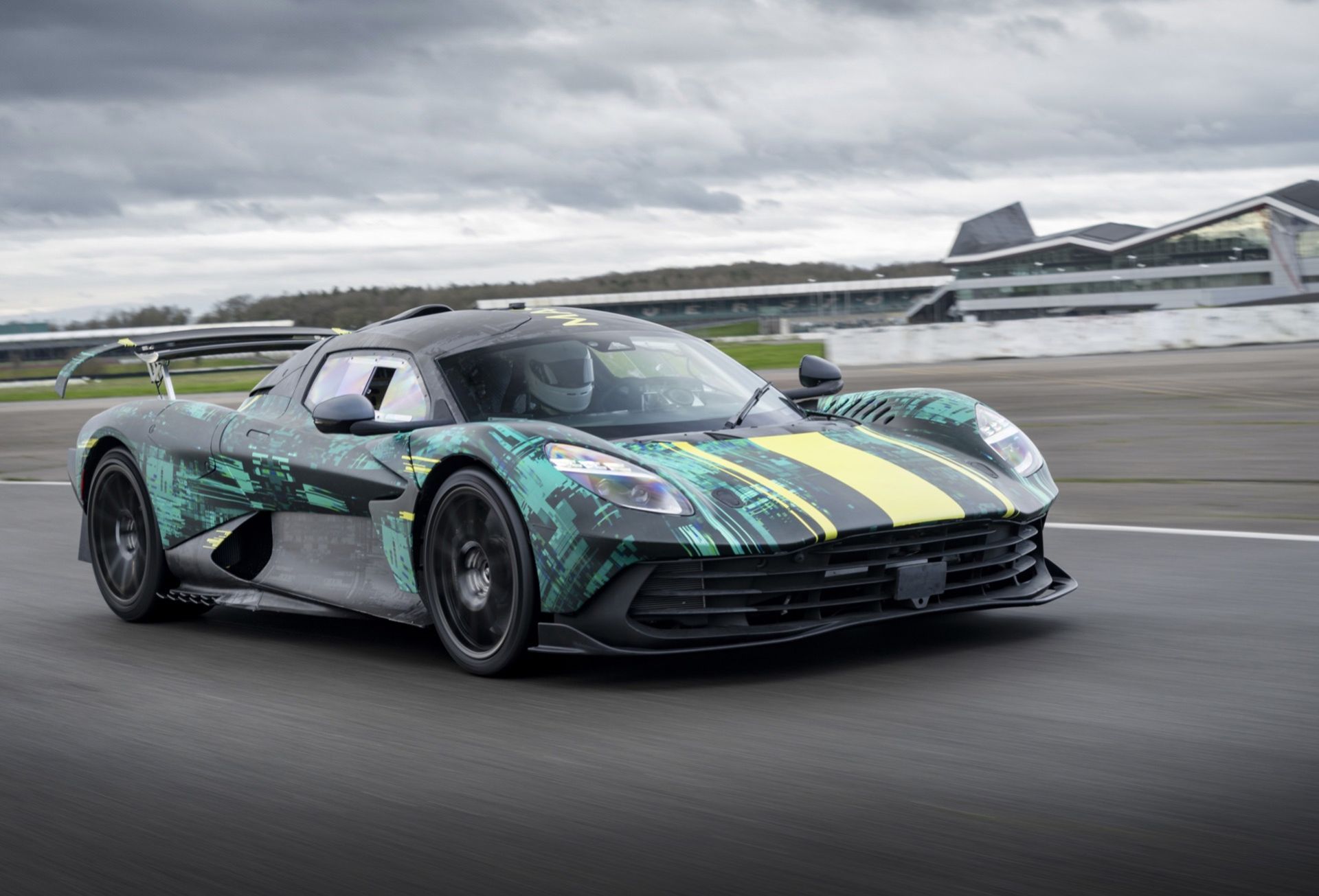 Aston Martin har ändrat designen på Valhalla