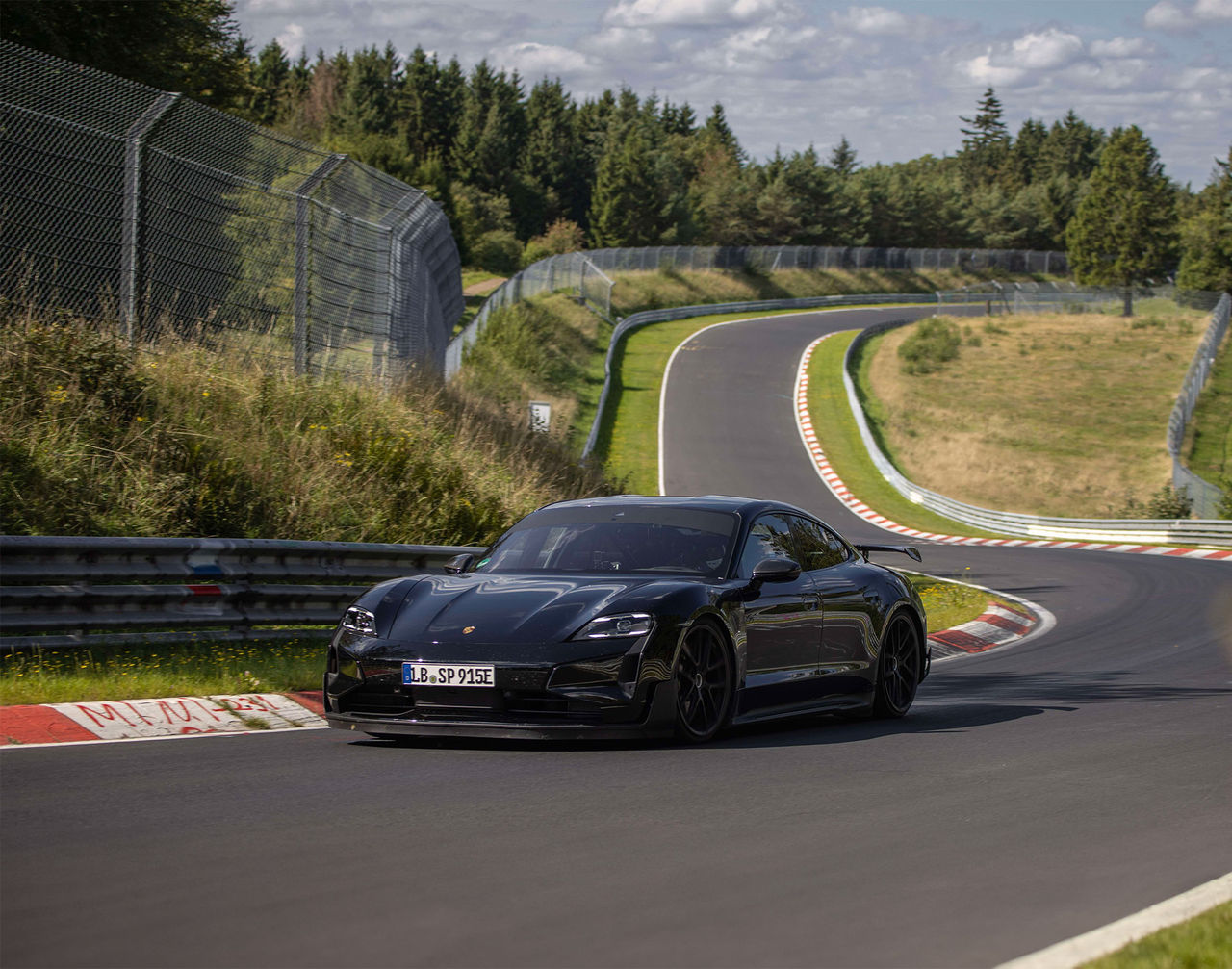 Nya Porsche Taycan 26 sekunder snabbare