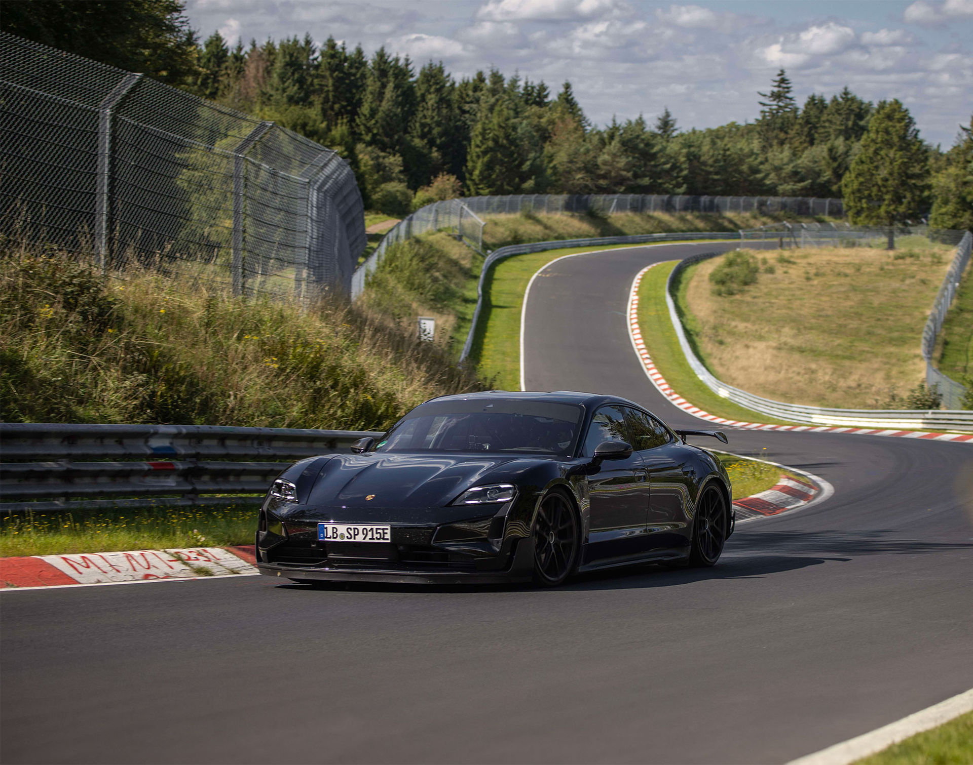 Nya Porsche Taycan 26 sekunder snabbare