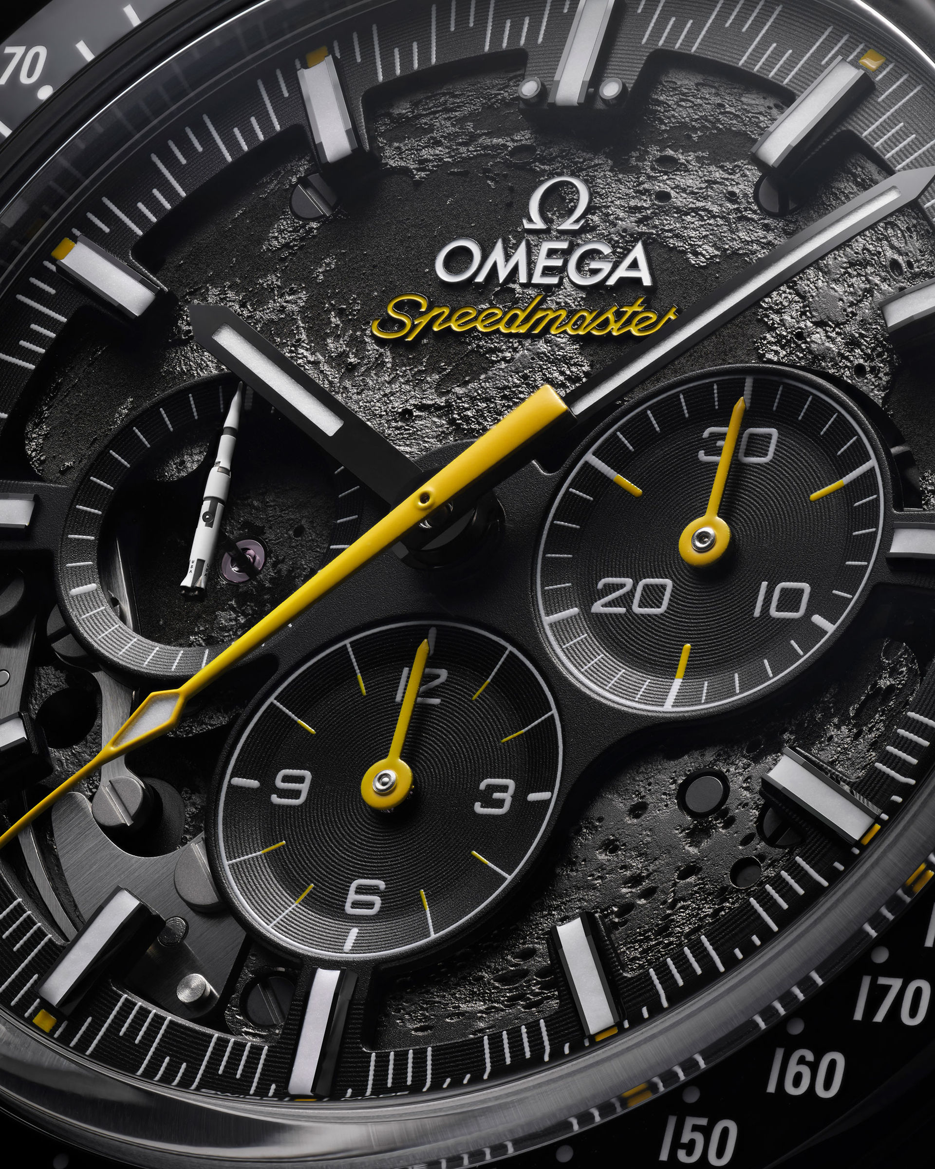 Omega hyllar Apollo 8