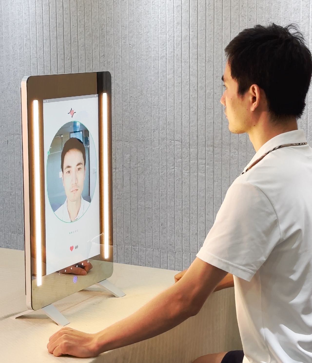 Anura MagicMirror håller koll på din hälsa