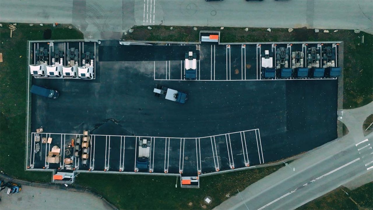 Det här är Sveriges största laddstation för eldrivna lastbilar