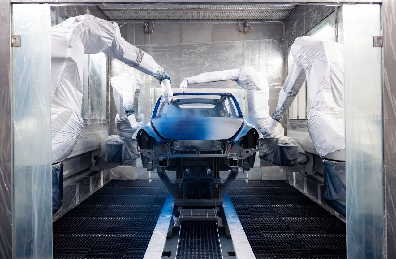 Tesla öppnar egen verkstad