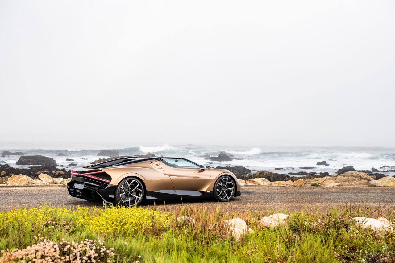 Bugatti visar nya bilder på W16 Mistral