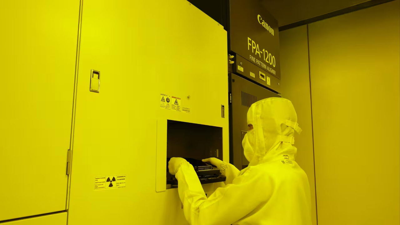 Canon visar upp maskin för att göra chip