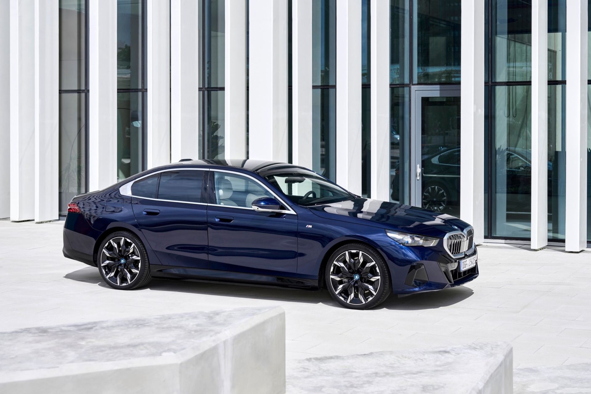 Ny fyrhjulsdriven version av BMW i5