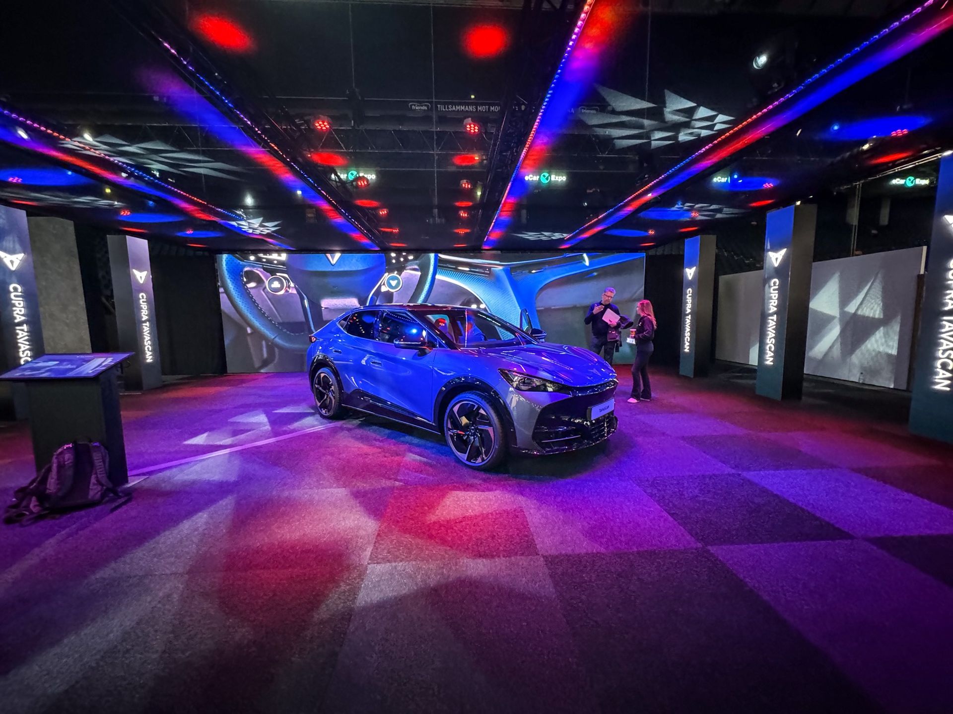 Cupra Tavascan är familjebil för discot