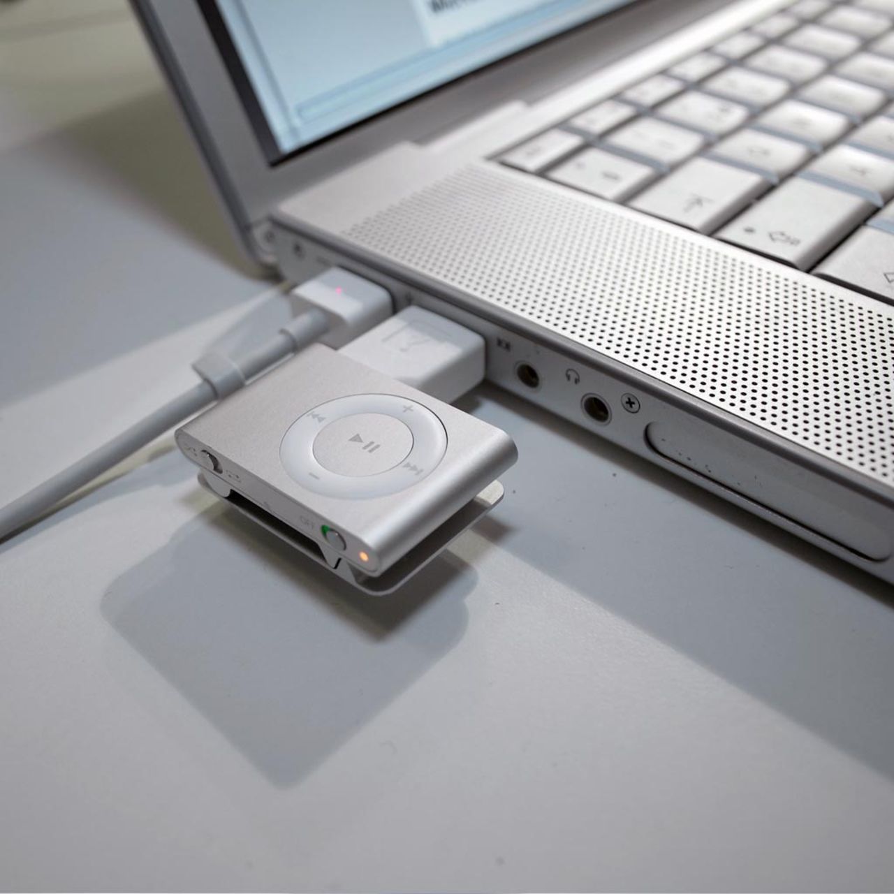 Minitest: USB-kontakt/adapter till iPod shuffle
