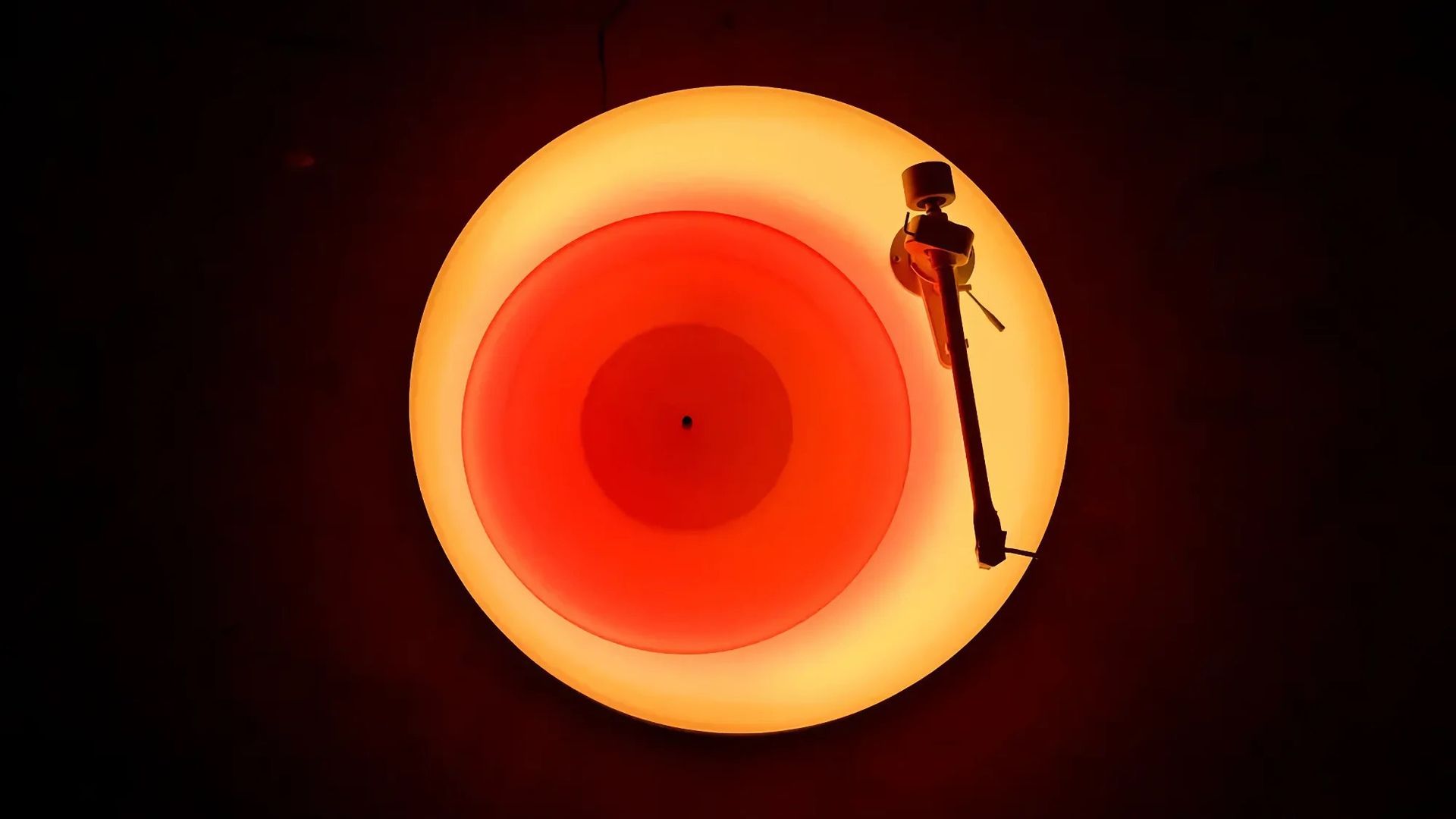 Brian Eno gör lysande skivspelare