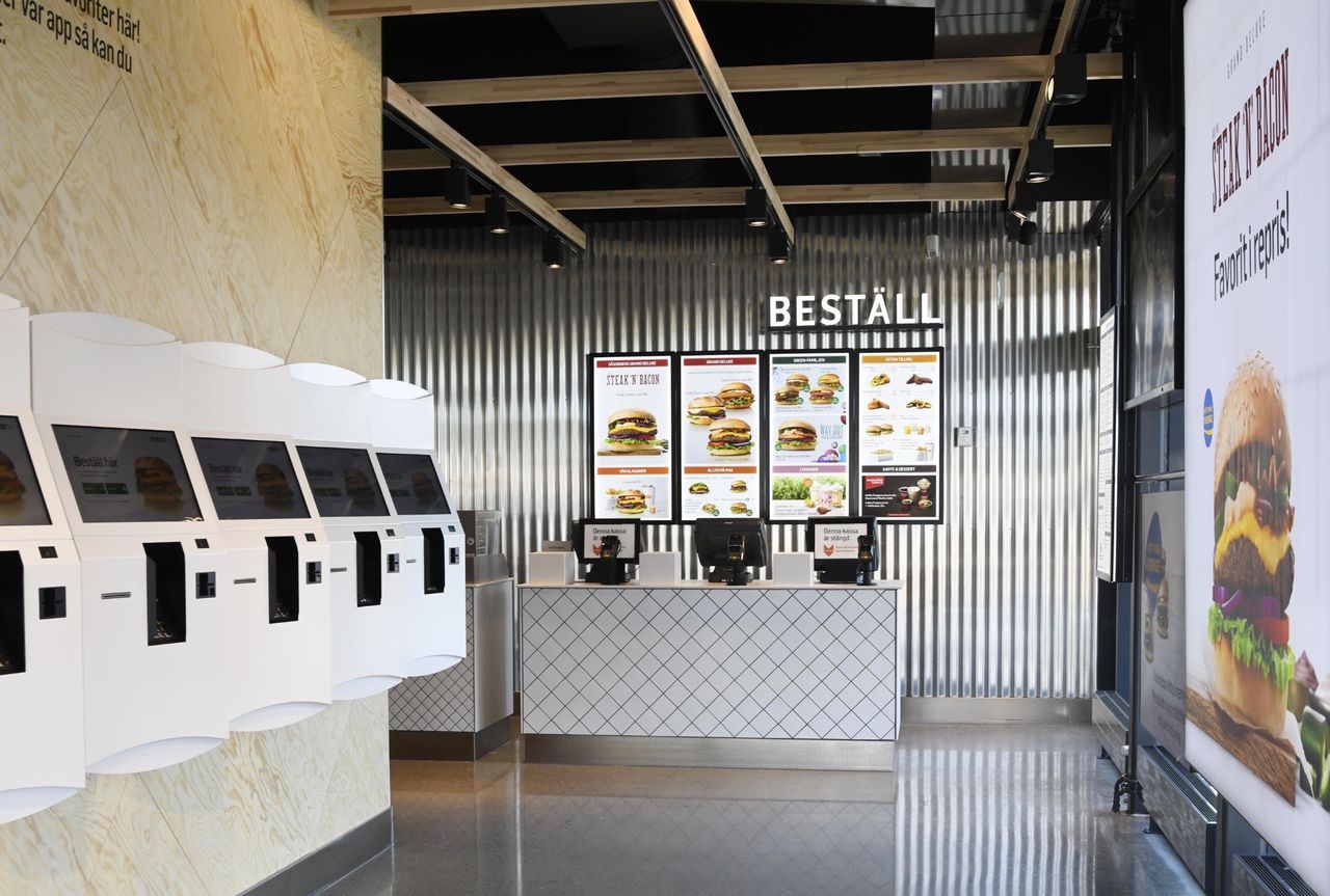 Sök jobb direkt i snabbkassorna på Max