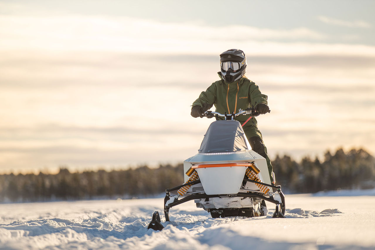 Det här är eldrivna snöskotern Vidde