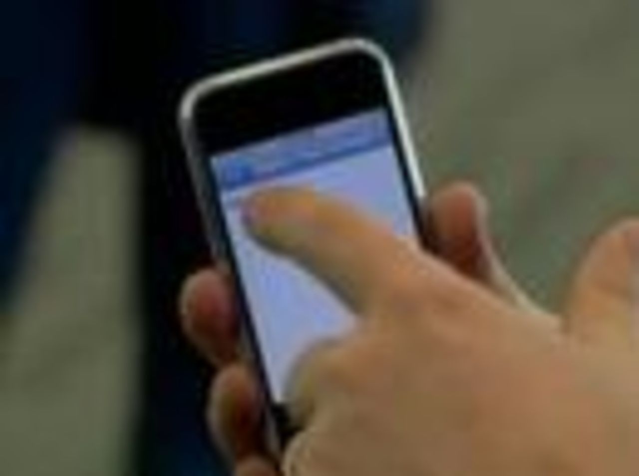 Phil Schiller visar upp iPhone