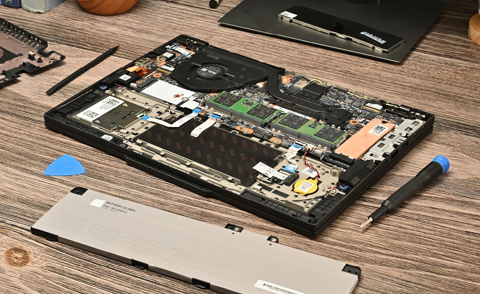 Lenovo samarbetar med iFixit